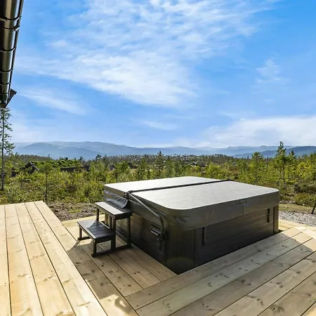 Holiday home Mountain With Jacuzzi Near Turufjell *